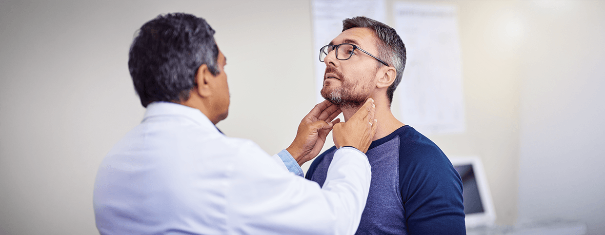  Doctor checking patient with flu symptoms